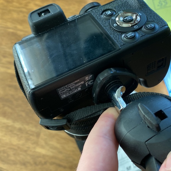 FujiFilm Finepix S 24xSW 14MP S4250M Digital Camera - Picture 5 of 5